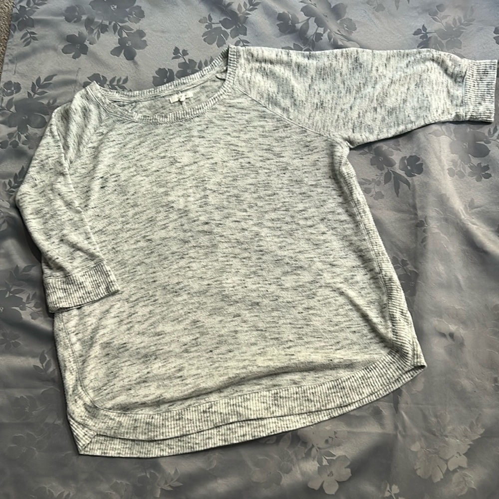 Maurice’s sweater Large, white with gray